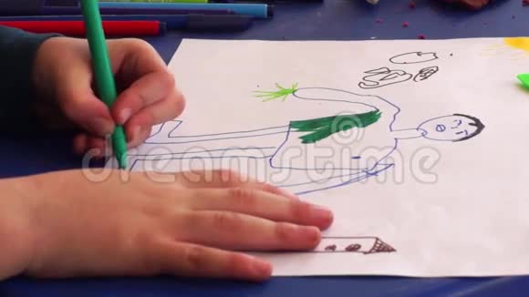 孩子画一幅画视频的预览图