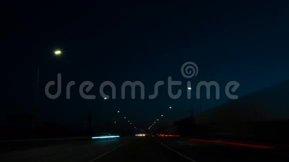 带LED操作灯的夜路近景视频的预览图
