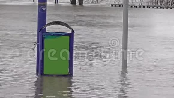 莱茵河淹没了垃圾箱视频的预览图