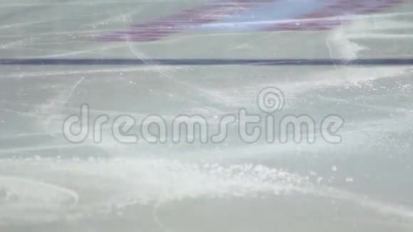 冰球撞冰视频的预览图