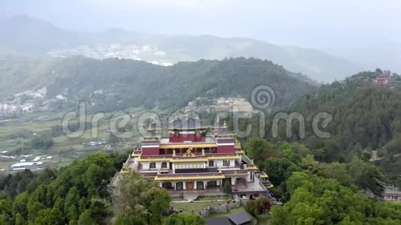 尼泊尔加德满都科潘修道院空中镜头视频的预览图