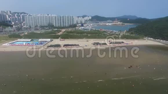 亚洲釜山达达波海滩夏季鸟瞰图视频的预览图