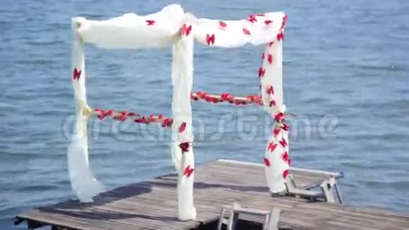 码头婚礼的装饰视频的预览图