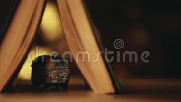 玩具汽车图书黄金博克工作室视频的预览图