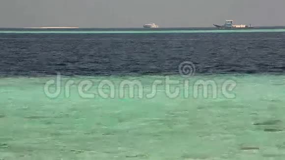 船只在公海马尔代夫视频的预览图
