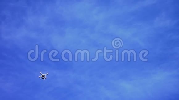 德龙四架直升机飞向太阳视频的预览图