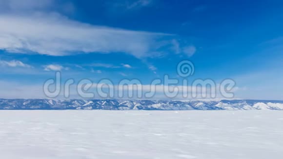 冬季景观贝加尔湖雪山美景视频的预览图