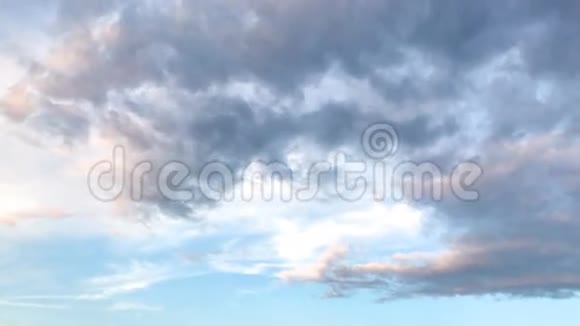 浪漫蓝天伴云视频的预览图