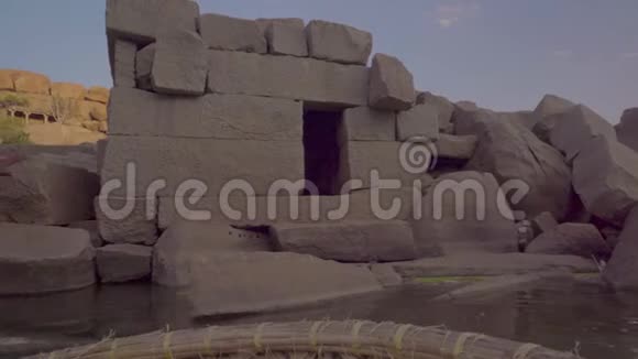 汉比是一个古老的村庄有着维贾扬加拉帝国的破庙建筑群视频的预览图