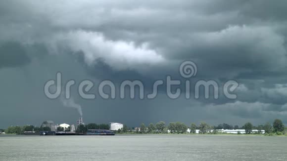 闪电和风暴云弗雷泽河慢4KUHD视频的预览图