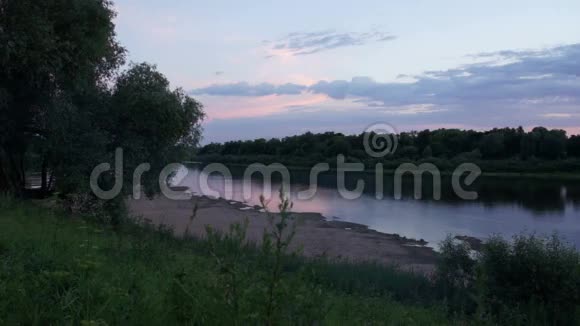 俄罗斯河面日落视频的预览图