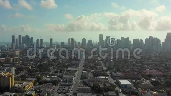 空中城市接近无人机射击视频的预览图