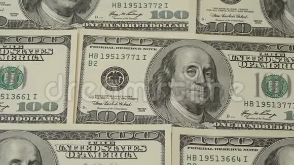 一百美元的钞票运动相机滑块钞票的宏观摄影本杰明富兰克林的肖像视频的预览图