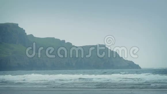 海边靠近悬崖视频的预览图