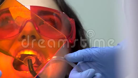 牙科紫外线防护屏视频的预览图