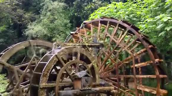 中国的旧磨木水轮视频的预览图