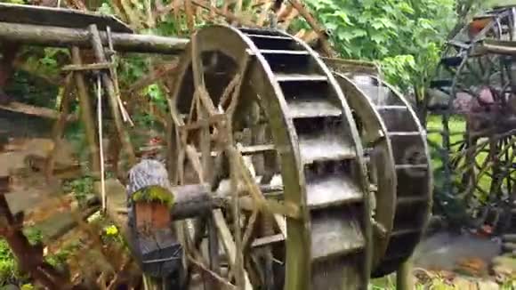 中国的旧磨木水轮视频的预览图