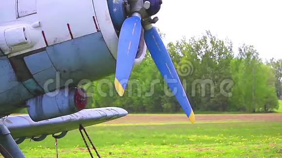 旧螺旋桨飞机视频的预览图