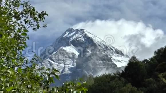 云中雪峰视频的预览图