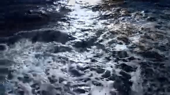 海浪捕捉太阳视频的预览图