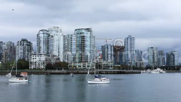 不列颠哥伦比亚省温哥华的摩天大楼和船只视频的预览图