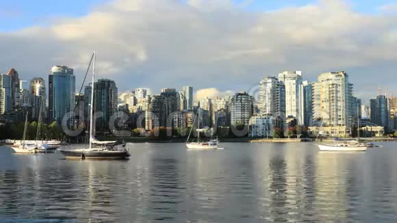 加拿大温哥华的时代船和摩天大楼视频的预览图
