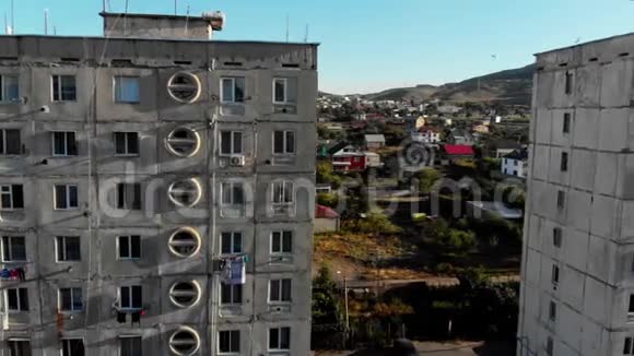 格鲁吉亚旧混凝土住宅建筑住宅视频的预览图