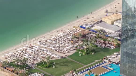 海滨景观Jumeirah海滩住宅JBR天际线空中时光带游艇和船只视频的预览图