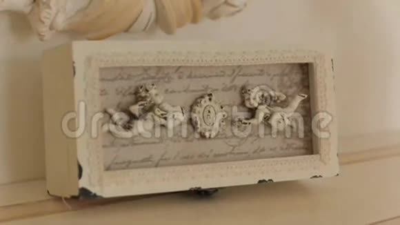 珠宝盒上的小天使视频的预览图
