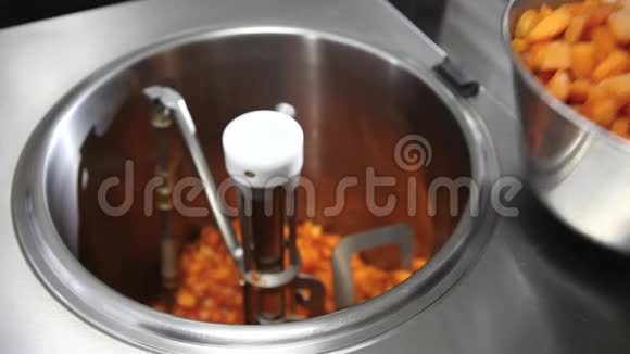 果酱生产糕点搅拌机水壶工业机烹饪视频的预览图