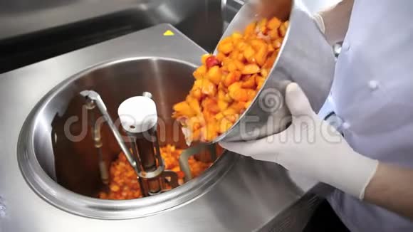 糕点搅拌机水壶工业机的果酱生产视频的预览图