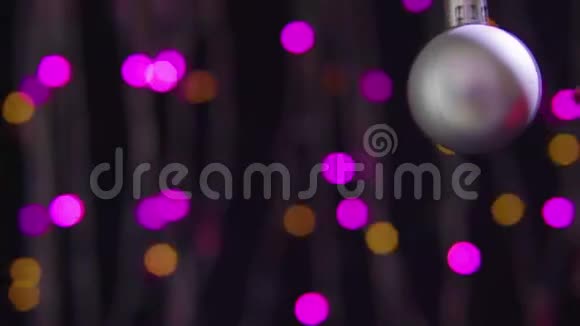 装饰银球和明星圣诞镜头视频的预览图
