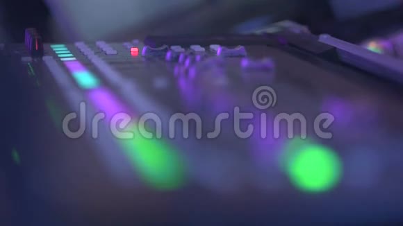 声音混合器的机架焦点视频的预览图