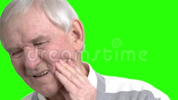 老人患有牙齿疾病视频的预览图