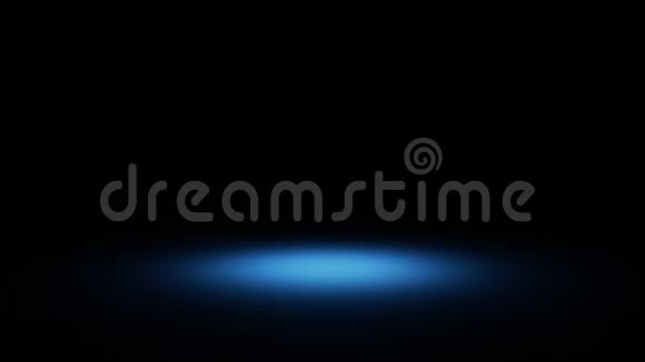 新鲜的石灰在蓝色光点落在水面上液体飞溅缓慢下降视频的预览图