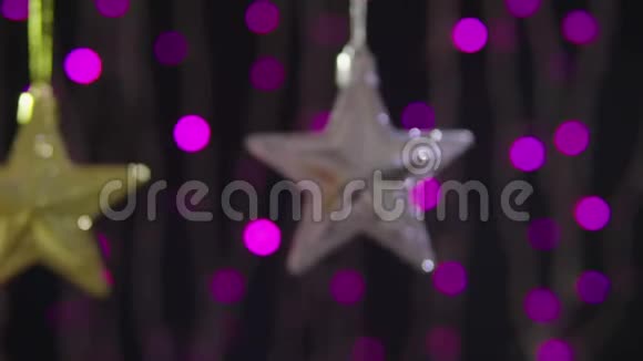 装饰银球和明星圣诞镜头视频的预览图