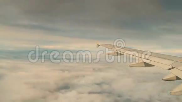 从飞机上看到的云视频的预览图