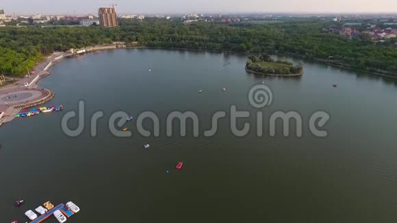 飞越水上娱乐公园视频的预览图