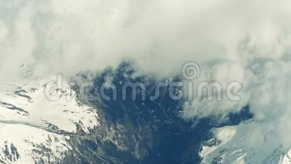 雪山峰谷视频的预览图