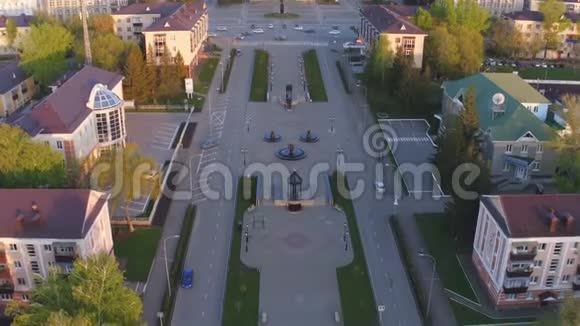 从尼斯市中心到纪念中心的天桥移动视频的预览图