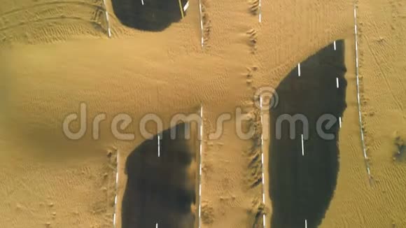 废弃的沙漠之路视频的预览图