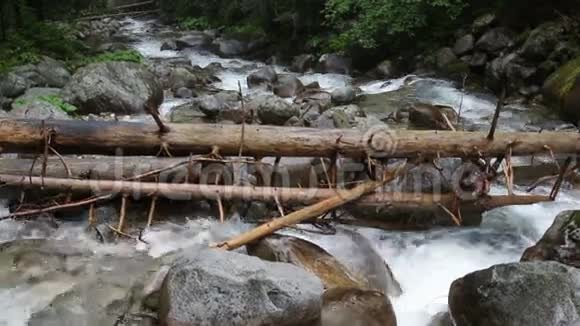 克鲁苏纳瀑布视频的预览图