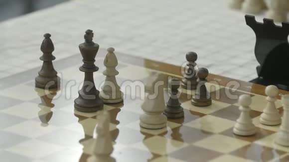 在锦标赛上下棋视频的预览图