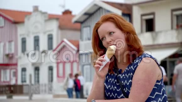 葡萄牙科斯塔诺瓦村的美女视频的预览图