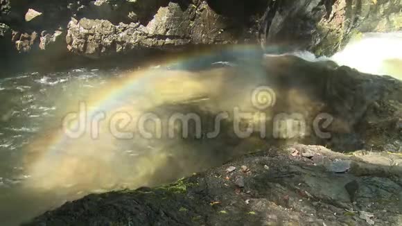 彩虹在山河视频的预览图