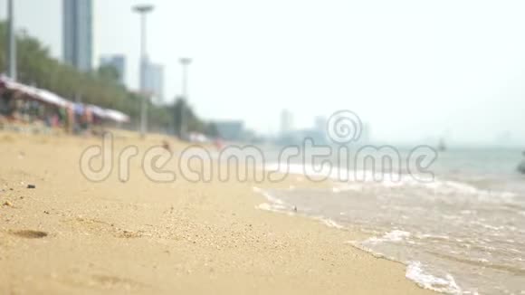 亚洲海滨城市景观堤防4k模糊背景视频的预览图