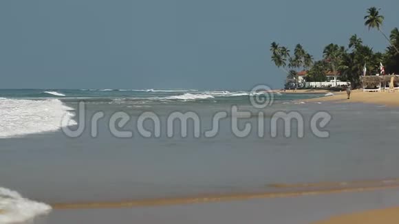 从Hikkaduwa看印度洋斯里兰卡海背景景观海景视频的预览图
