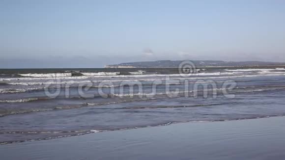 英国东萨塞克斯海滩和海浪视频的预览图