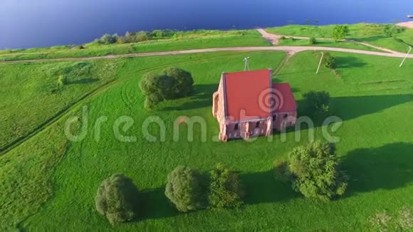 小教堂的空中景色视频的预览图