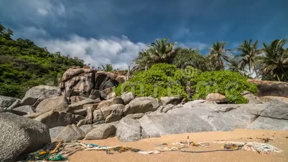 泰国普吉岛隐藏天堂努伊海滩的岩石视频的预览图